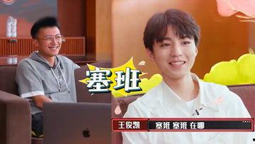 娱乐吃瓜酱班主任跳舞,校园热舞引学生狂欢